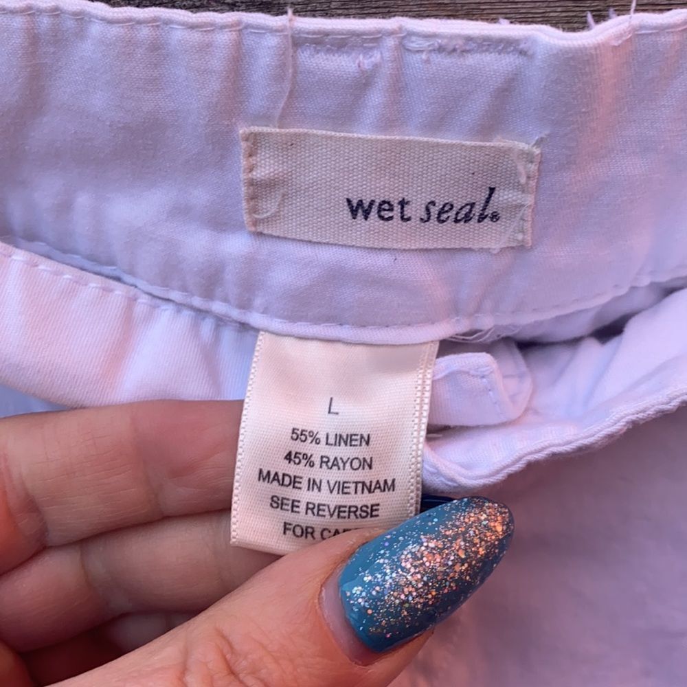 Wet seal white shorts sz. L - Picture 3 of 3